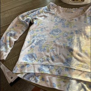 Abercrombie & Fitch top with flowers / size medium